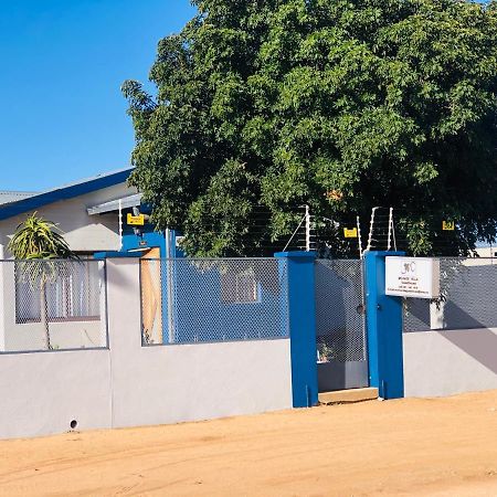 Mo-Nize Villa Guesthouse Otjiwarongo Luaran gambar